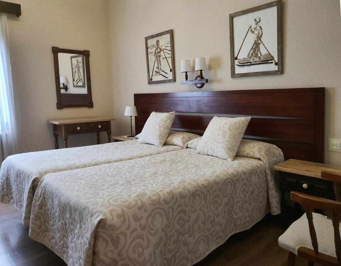 Hostal Canigó El Pont de Suert Zewnętrze zdjęcie
