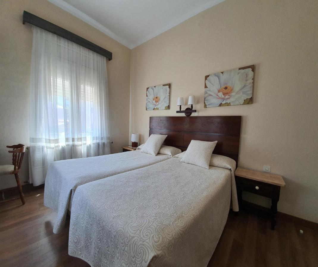 Hostal Canigó El Pont de Suert Zewnętrze zdjęcie