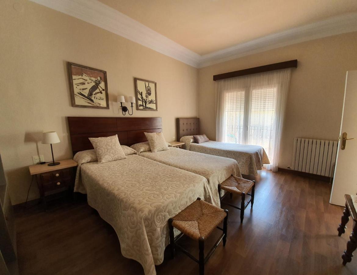 Hostal Canigó El Pont de Suert Zewnętrze zdjęcie