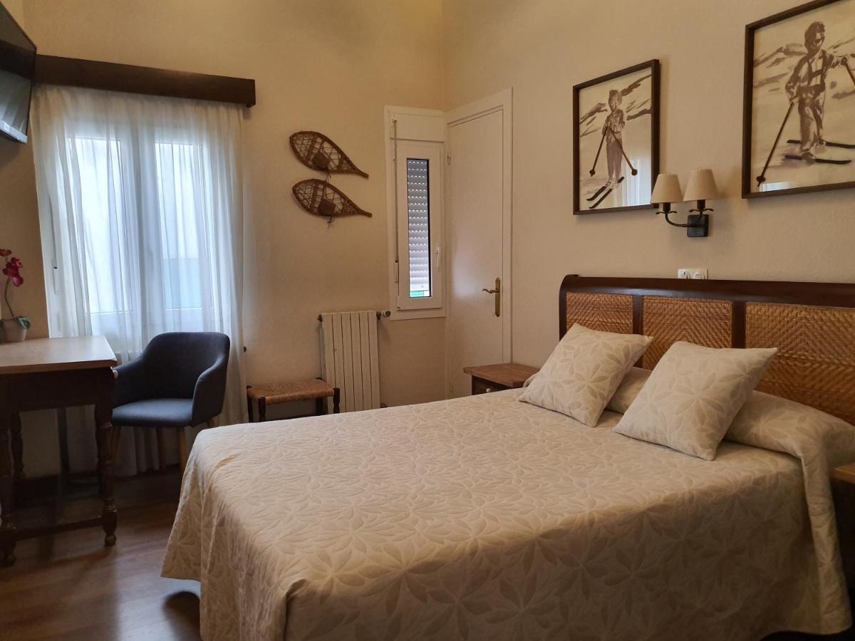 Hostal Canigó El Pont de Suert Zewnętrze zdjęcie