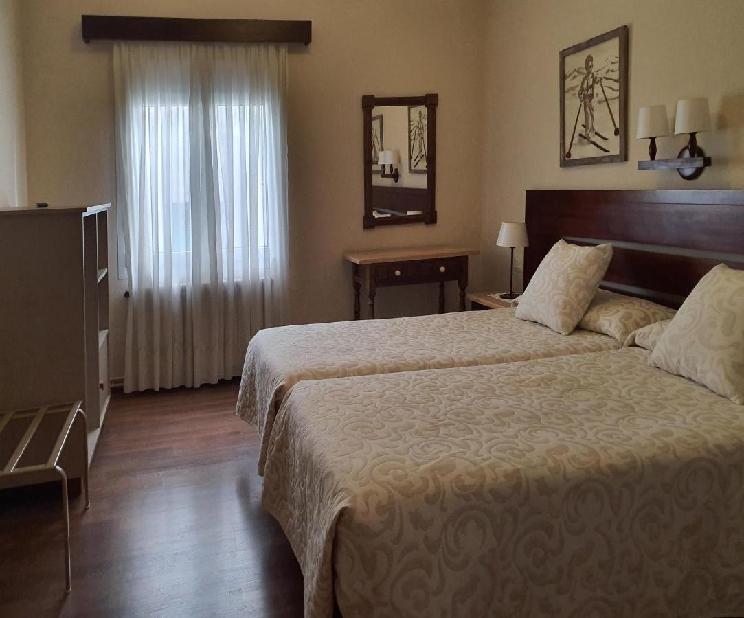 Hostal Canigó El Pont de Suert Zewnętrze zdjęcie