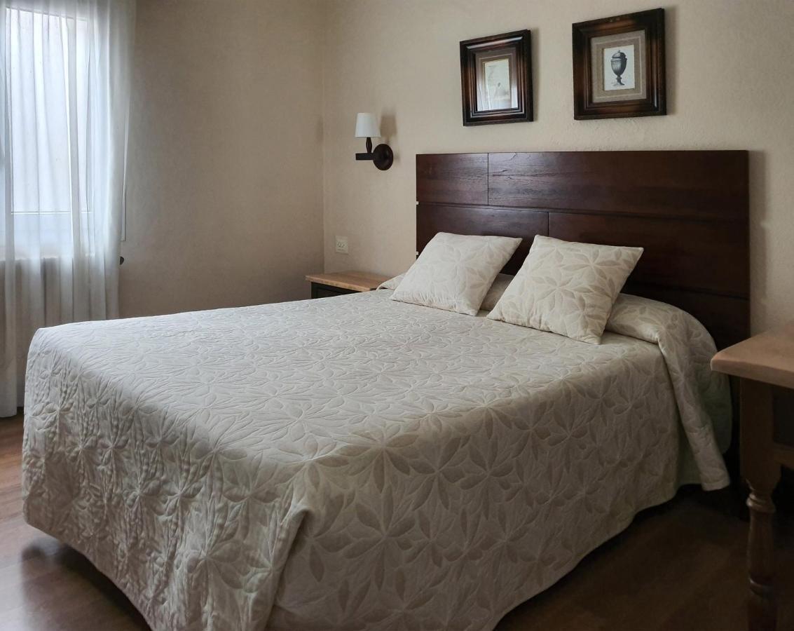 Hostal Canigó El Pont de Suert Zewnętrze zdjęcie